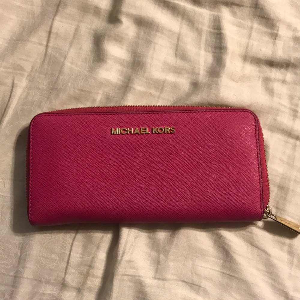Michael Kors Zipper Wallet